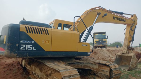 HYUNDAI R215