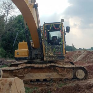 HYUNDAI R215