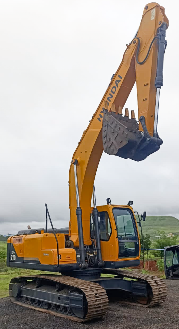 HYUNDAI R210