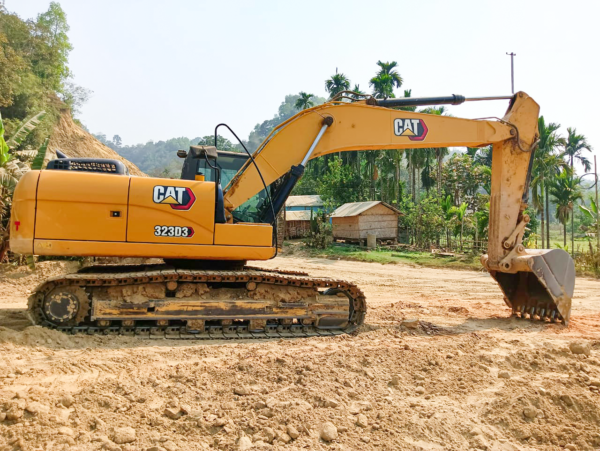 CATERPILLAR 323D3