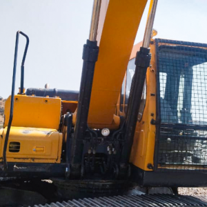 HYUNDAI R215