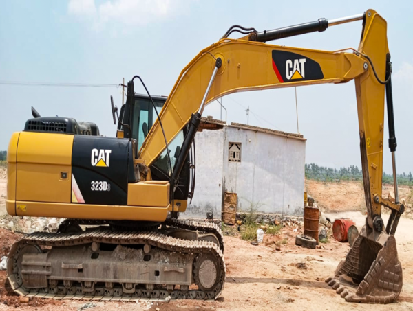 CATERPILLAR 323D3