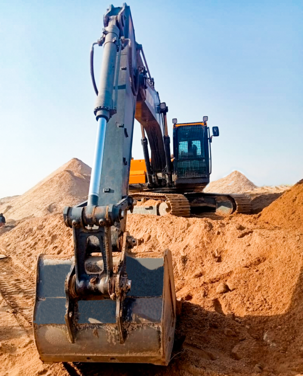 HYUNDAI R215