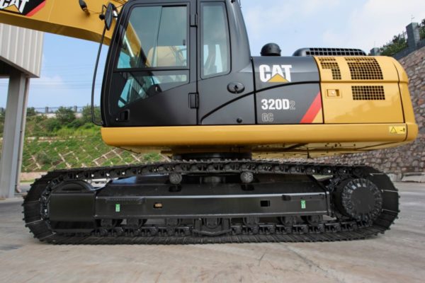 CATERPILLAR 320D2