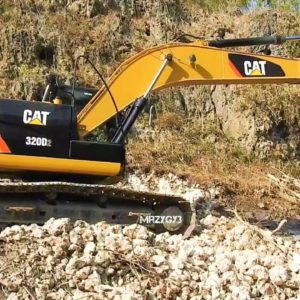 CATERPILLAR 320D2